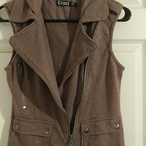 Cruel girl vest - Picture 3 of 3